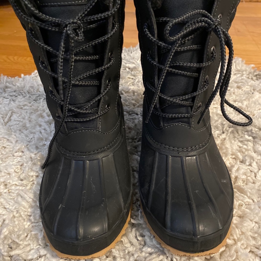 Black quilted women’s duck/winter/rain boots